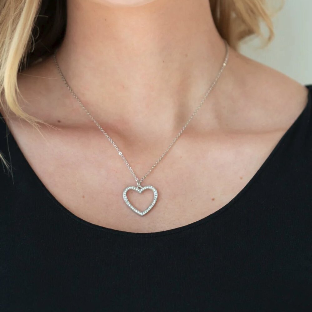 Paparazzi Jewelry Accessories - GLOW by Heart - White Necklace - Vintage